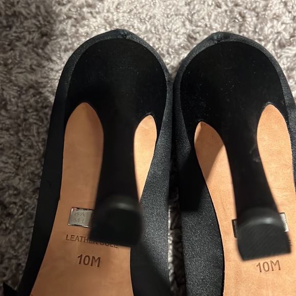 Badgley Mischka Flower Peep Toe Pump - Picture 5 of 8